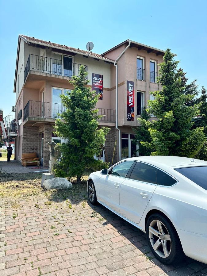 Velvet Motel Hegyeshalom Bagian luar foto