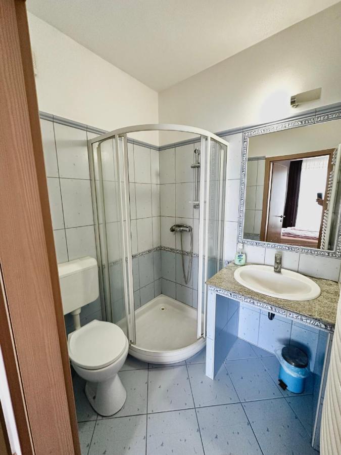 Velvet Motel Hegyeshalom Bagian luar foto