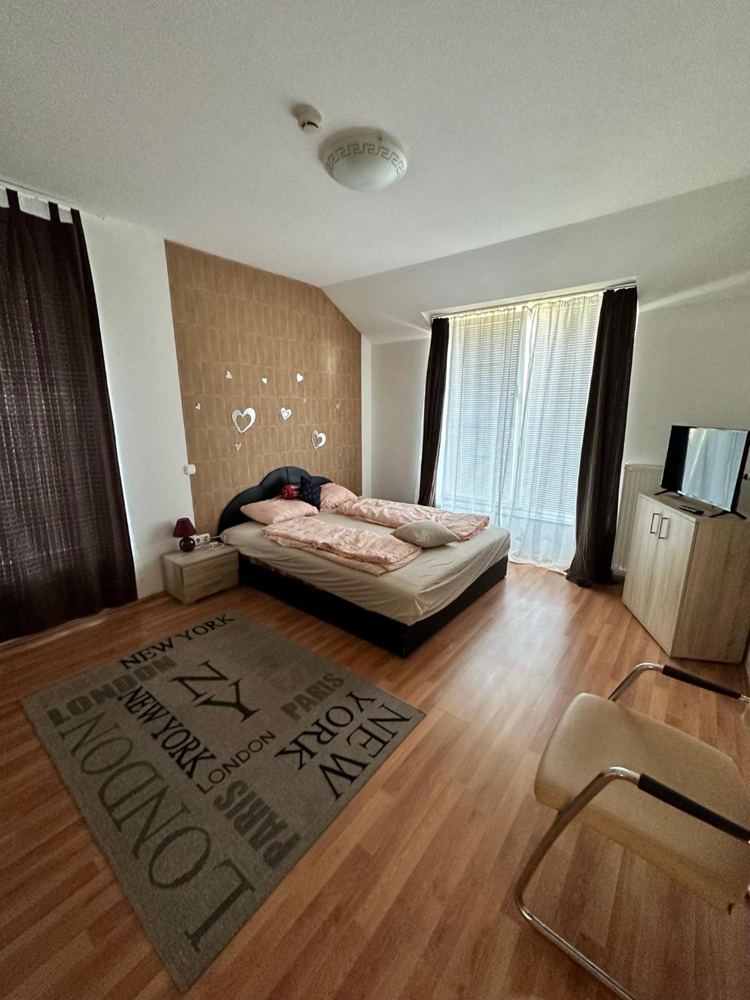 Velvet Motel Hegyeshalom Bagian luar foto