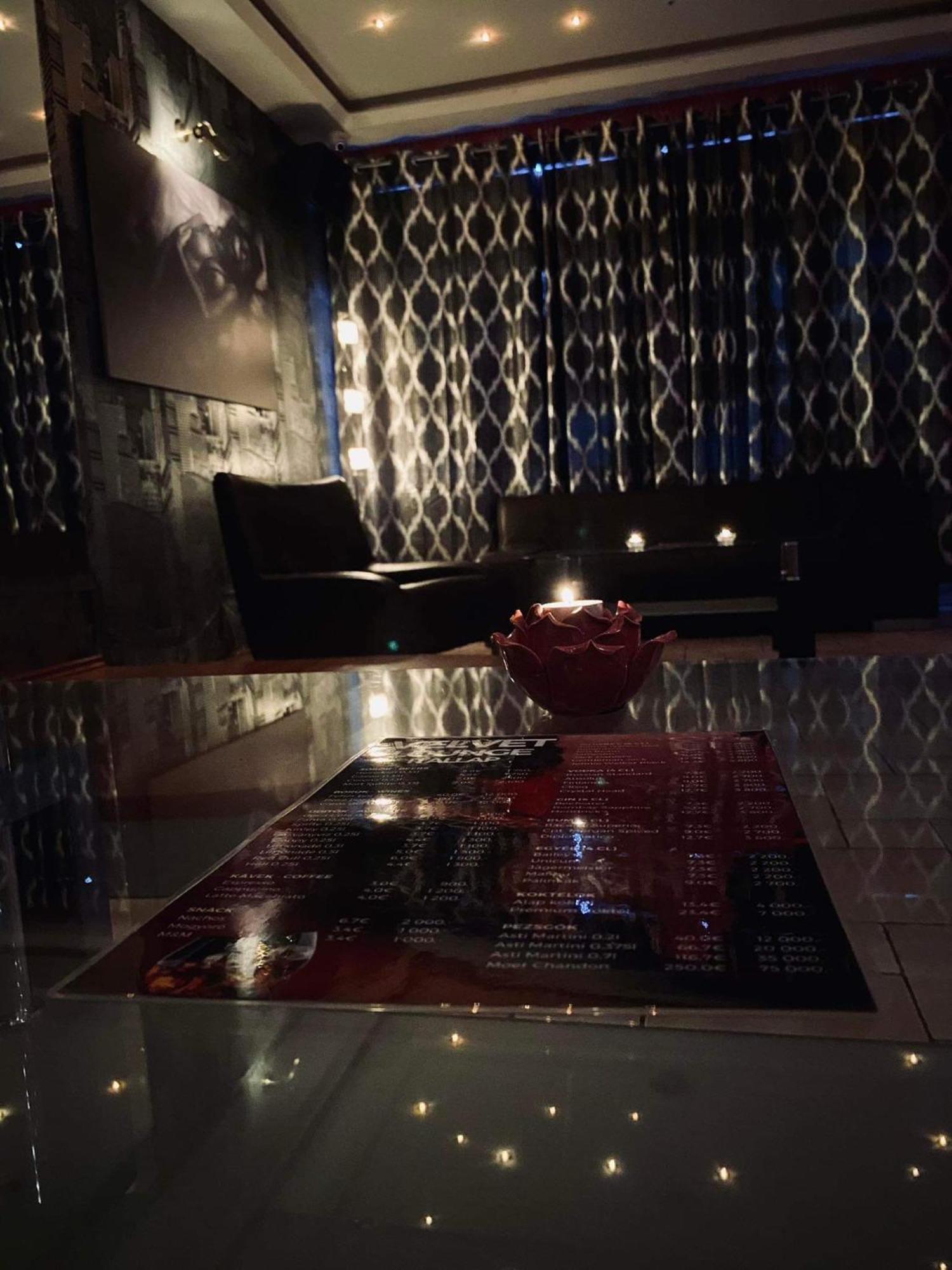 Velvet Motel Hegyeshalom Bagian luar foto
